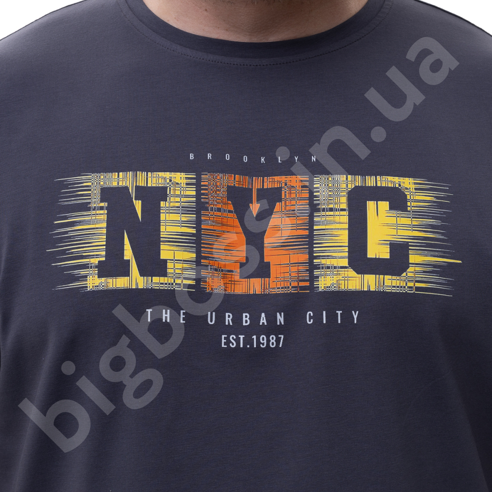 Футболка тёмно серого цвета с принтом