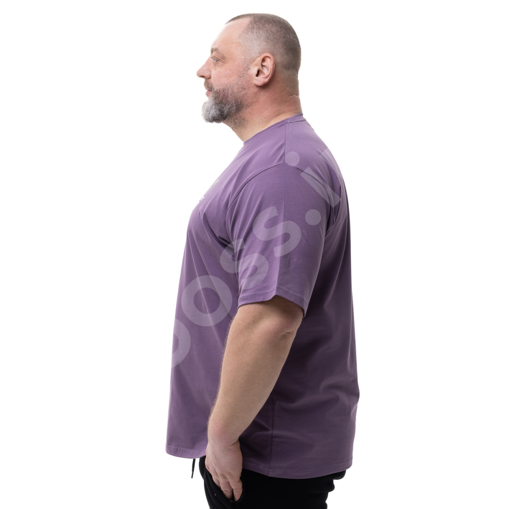 Футболка сиреневого цвета с принтом